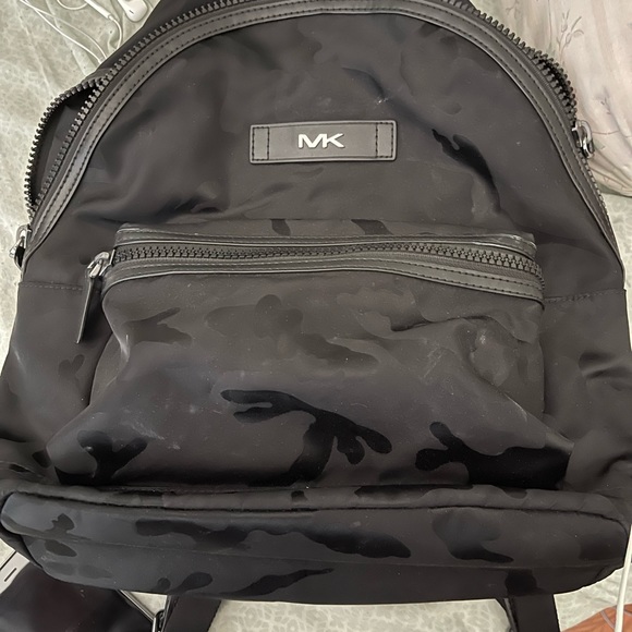 Used only a few times still brand new, no damages black camouflage, Michael Kors - Picture 4 of 5